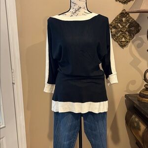 New York & Company 3/4 sleeve w/slits boat neckline form fitting Sz M